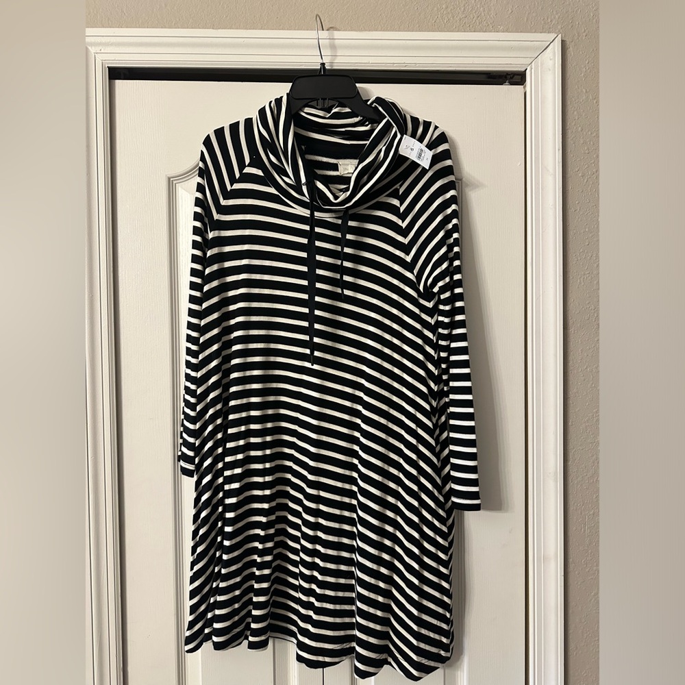 Lou & Grey size M dress